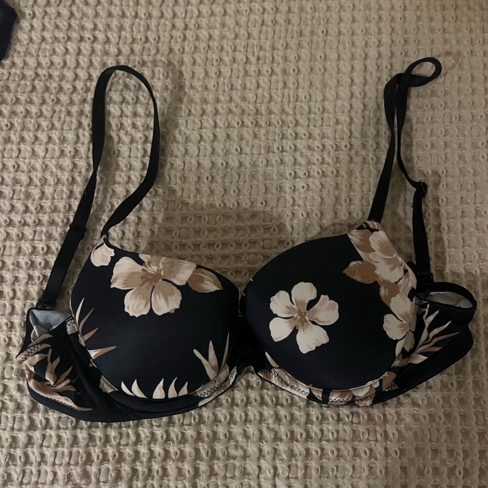 Victoria’s Secret Floral Bra Black